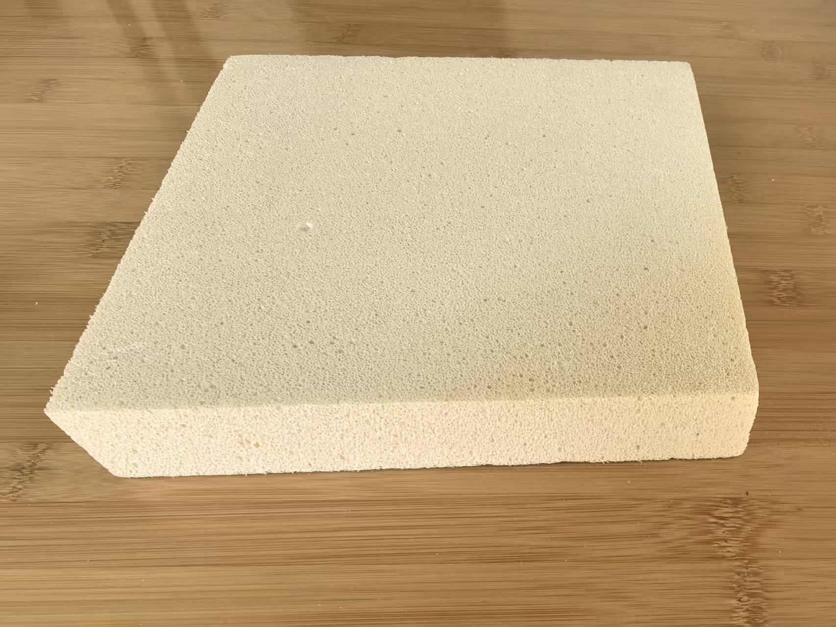 抗震设计的“轻质安全舱”——无机质碳酸钙发泡板